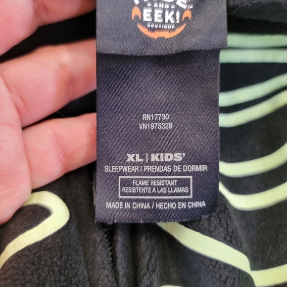 NWOT HYDE AND EEK! Fleece , Glow In The Dark Zip Up Onsie Size  XL Unisex - Picture 7 of 14